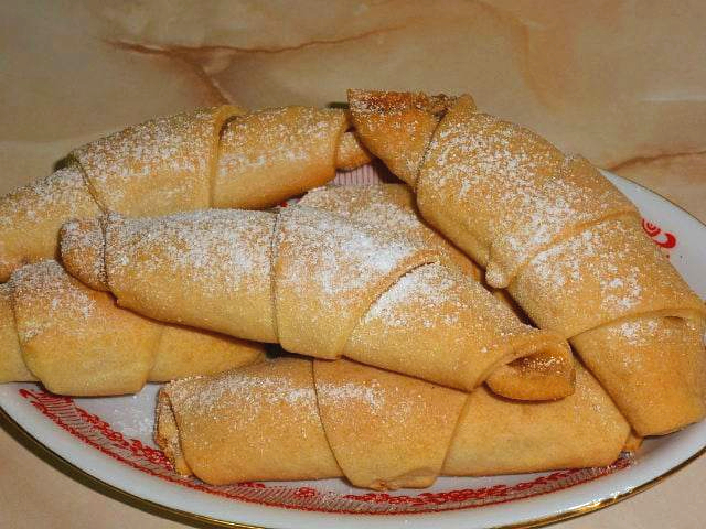 Sigareti (Rolled Pastry)